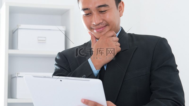 直播带货话术避坑技巧，关键在于主播要具备以下素质：